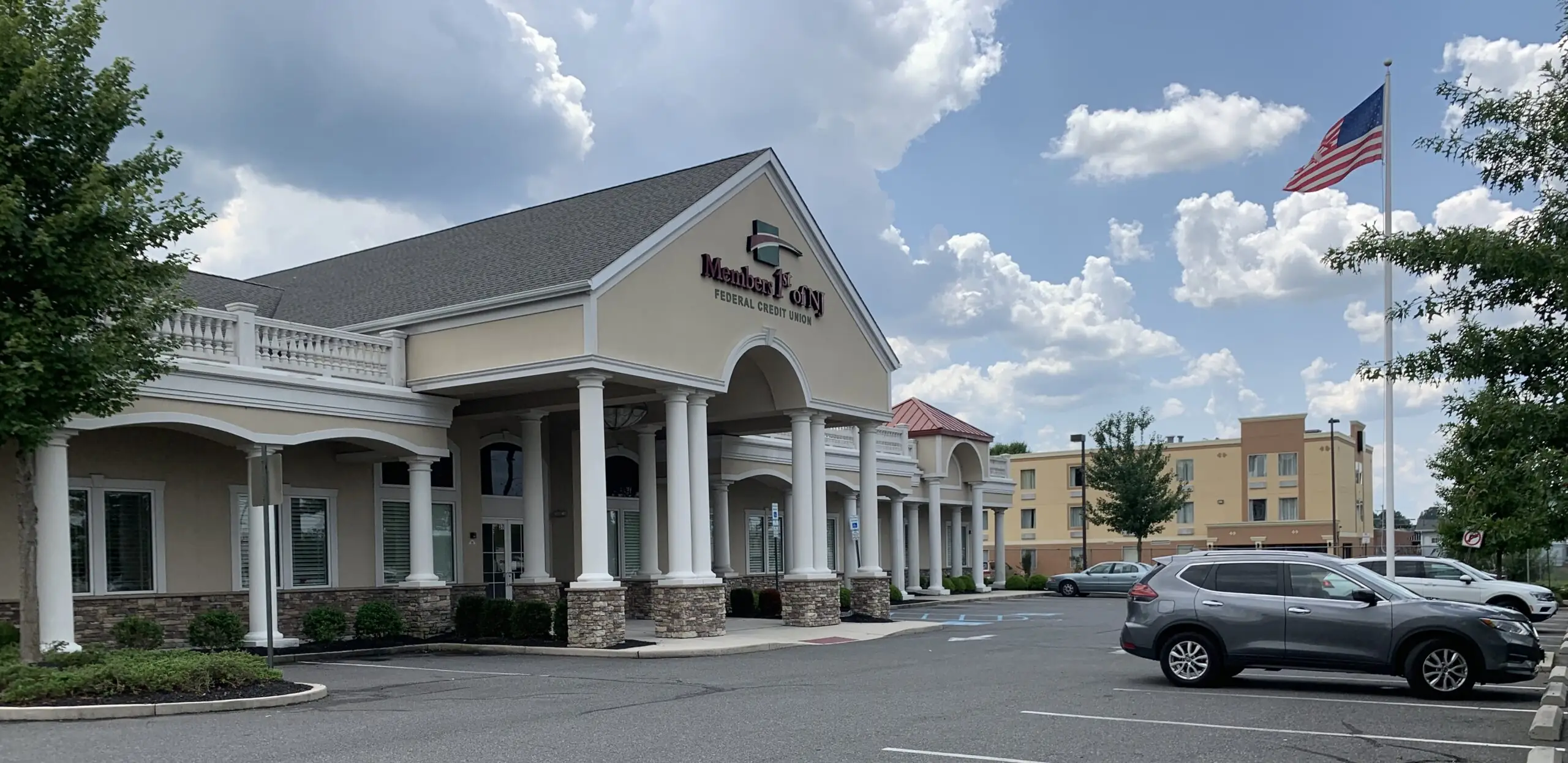 advantages of a credit union